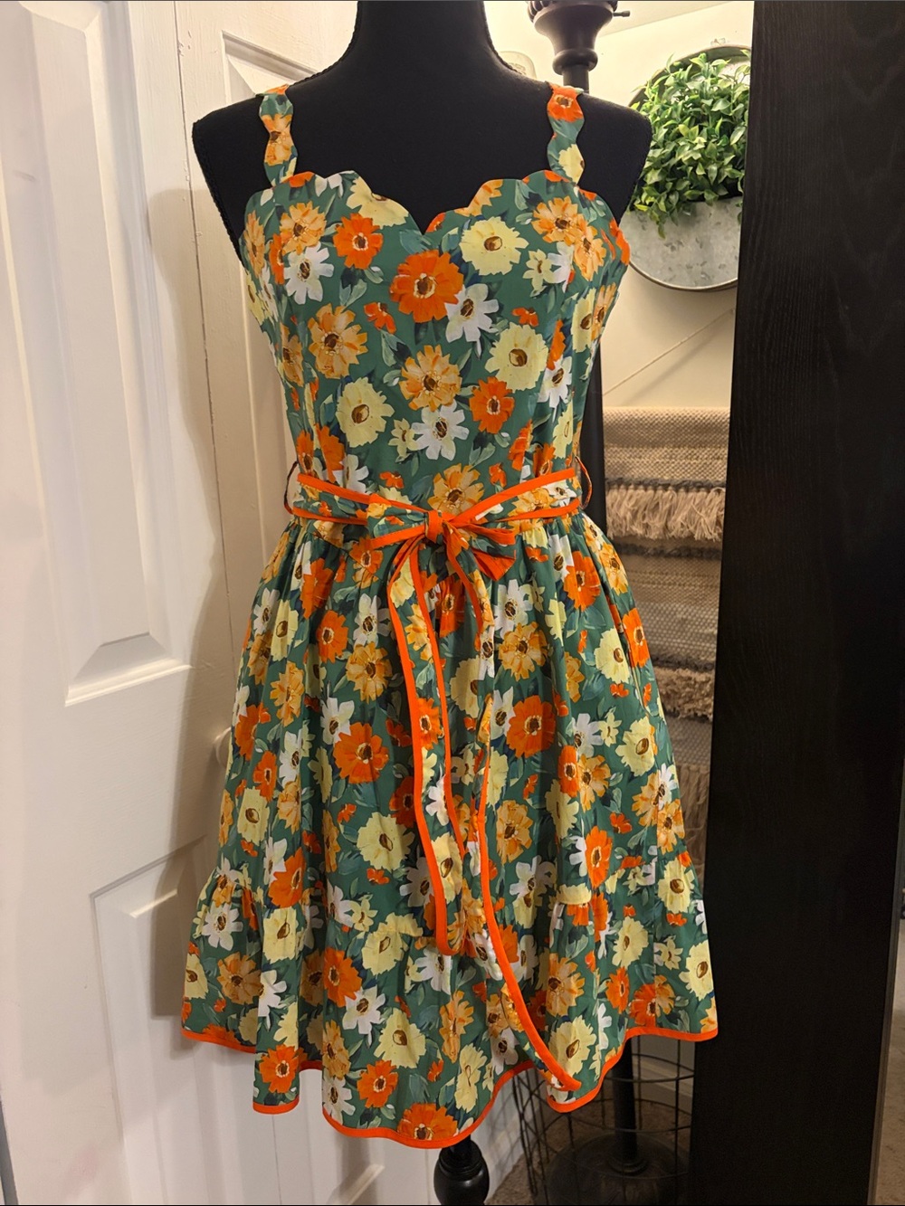 Green Retro Floral Scallop-Neck Cotton Mini Dress